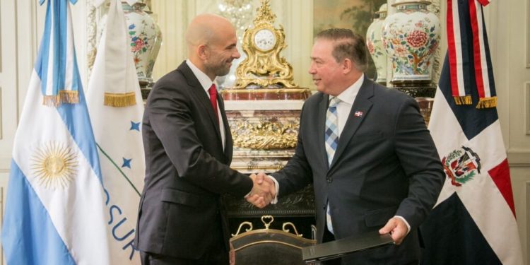 RD y Argentina impulsan conectividad aérea con Acuerdo de Cielos Abiertos