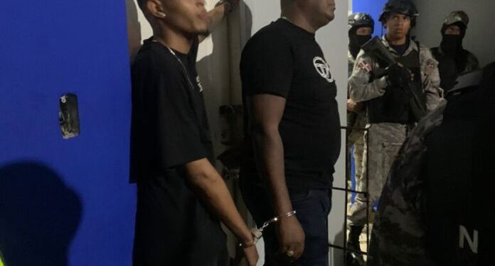 Detienen capitán de la ARD con 2 kilos de presunta cocaína y una maleta con RD$ 37 millones de pesos