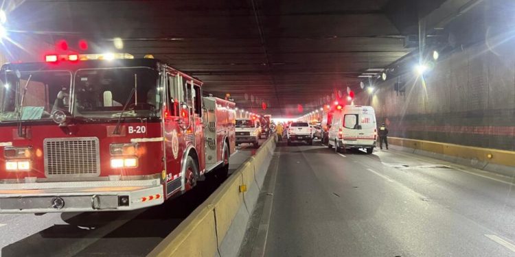 Hospitalizan a tres personas por accidente en túnel de la 27 de Febrero