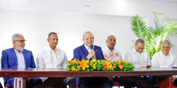 Alcalde Ulises Rodríguez presidirá Baloncesto Superior de Santiago