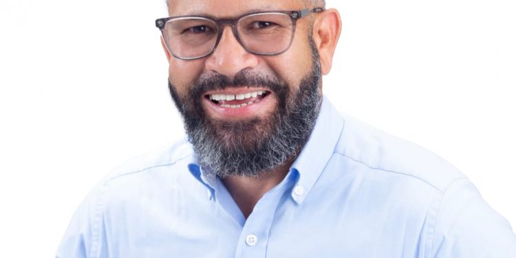 Concejal Oscar Reyes calificó de inaceptable el comportamiento del regidor Odalys Tejada, tras ser fiscalizado por estacionar en área verde