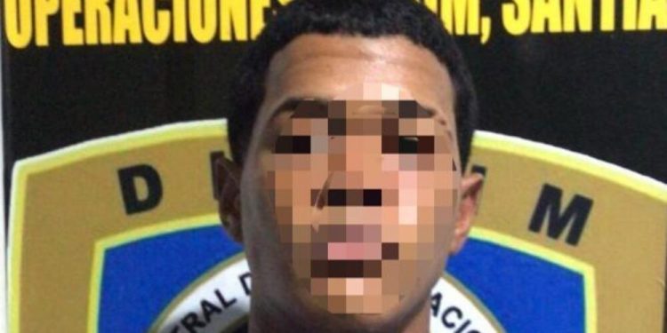 Se entrega a la Policía presunto implicado en robo de más 2 millones de pesos joyería en Santiago