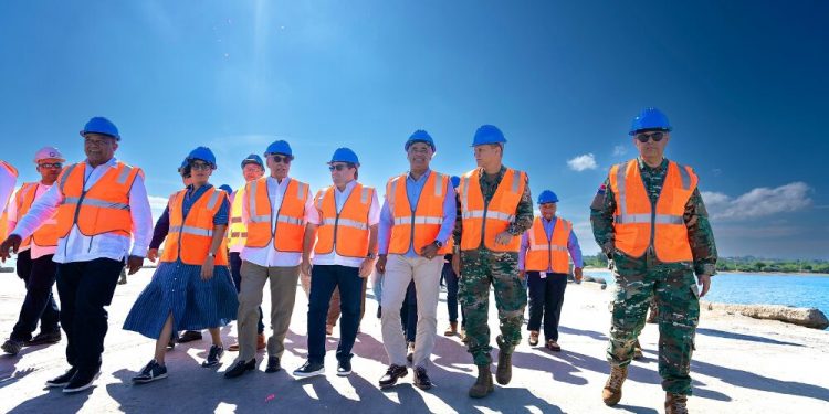 Ministros José Paliza y Joel Santos supervisan avances de proyectos estratégicos en Manzanillo