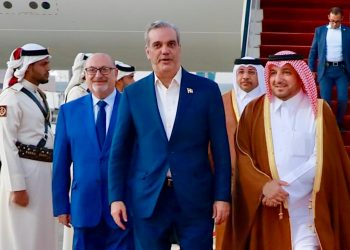 Presidente Abinader llega a Qatar para participar mañana sábado en la inauguración del Foro Mundial de Doha y agotar una visita oficial
