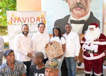 Daniel Rivera inicia Navidad Santiaguera con almuerzos y cenas en Navarrete y Villa González