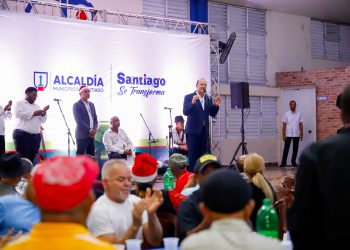 Alcalde Ulises Rodríguez da inicio a los encuentros navideños en sectores populares de Santiago
