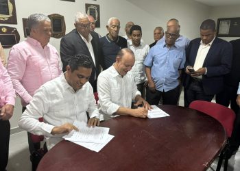 Alcaldía y MIDEREC firman preacuerdo para impulsar el deporte en Santiago