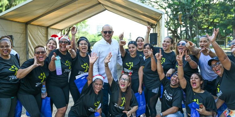 "Gran Cierre: Alcaldía de Santiago Culmina Jornada de Zumba 2024 y Proyecta Expansión en 2025″