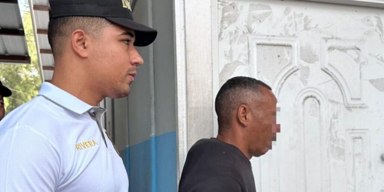 Policía envía a la justicia hombre por muerte de locutor en Santiago