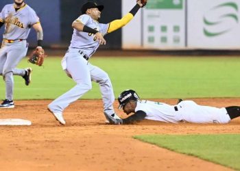 Águilas clasifican y se ponen a un juego del primer lugar con contundente victoria sobre Estrellas