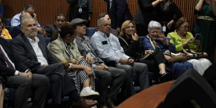 Indotel rinde homenaje a la trayectoria literaria de René del Risco Bermúdez