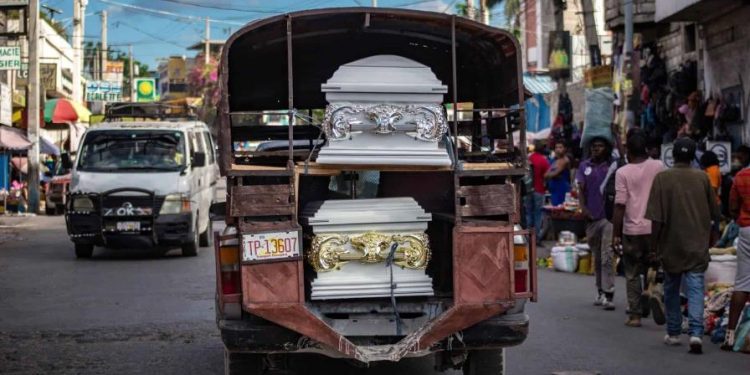 Las bandas no dan tregua a la población haitiana; masacraron a 184 ancianos