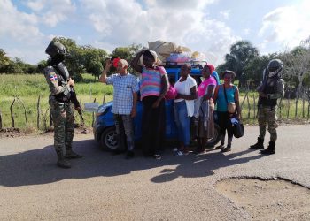 Miembros del Ejército detienen a 30 migrantes haitianos indocumentados en Montecristi