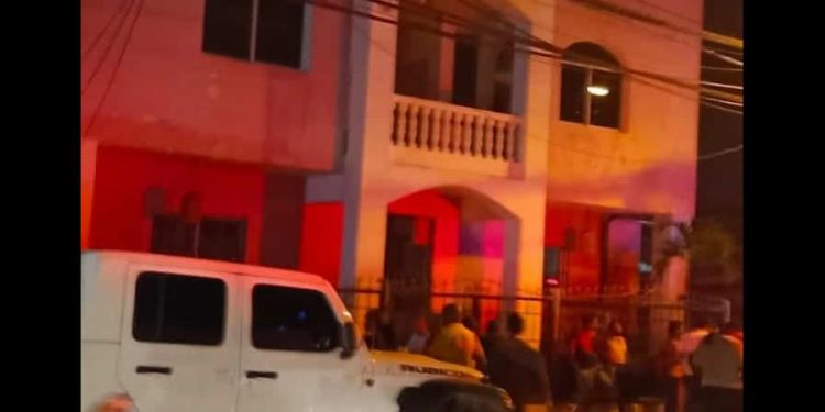 Fuerte explosión en edificio de La Romana deja dos heridos y genera evacuaciones