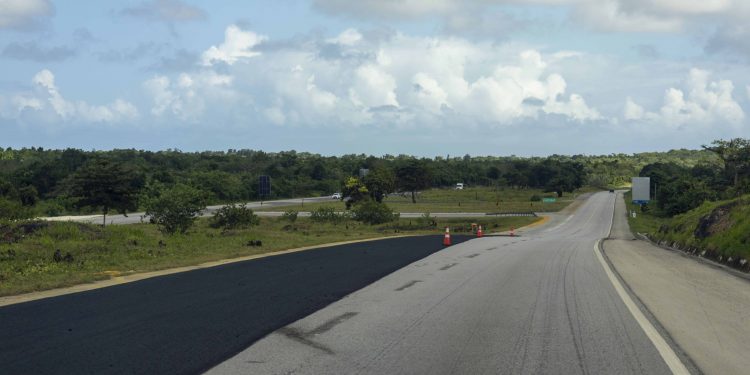 El Gobierno invertirá RD$300 millones en la repavimentación de las autovías del Este y Coral