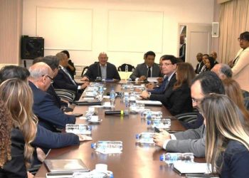 Empresarios siguen firmes en modificar la cesantía; senadores dicen respetarán acuerdo tripartito