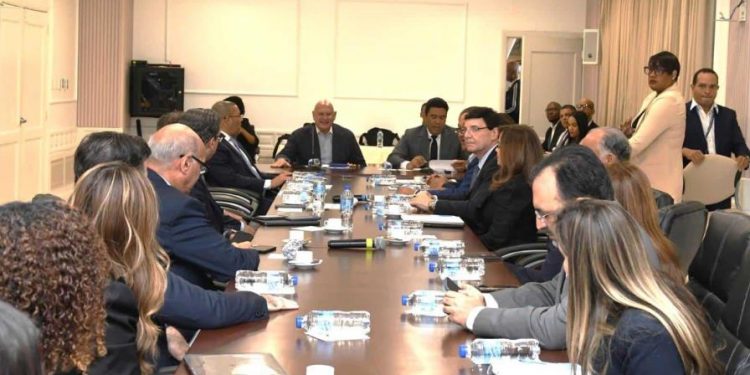 Empresarios siguen firmes en modificar la cesantía; senadores dicen respetarán acuerdo tripartito