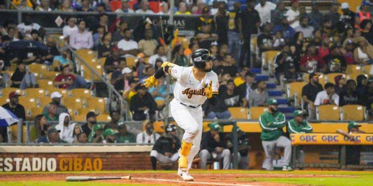 Las Águilas pasan por agua a las Estrellas y empatan en el primer puesto