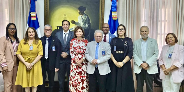 Gobierno y CMD alcanzan acuerdo que beneficiará a más de 16 mil galenos y sus familias