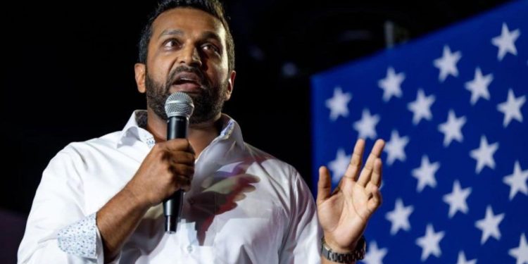 Trump dice que reemplazará al director del FBI con Kash Patel, un crítico de la agencia