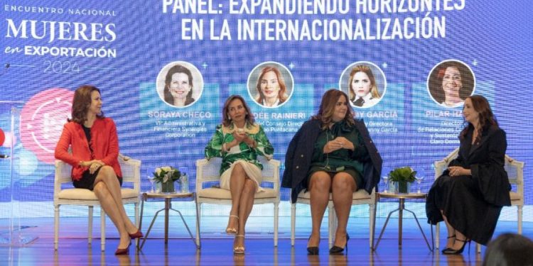 Las mujeres representan el 53 % de la fuerza laboral de las zonas francas de RD