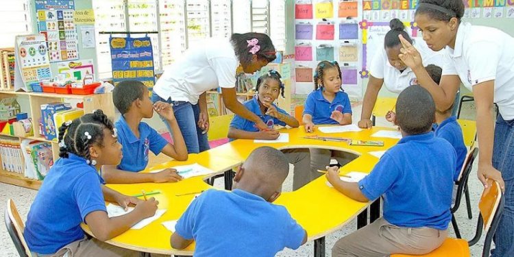 En abril inicia evaluación de todos los profesores del país