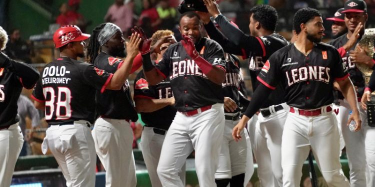 Bates rojos se vuelven a sentir y Escogido se pone tres juegos sobre las Estrellas