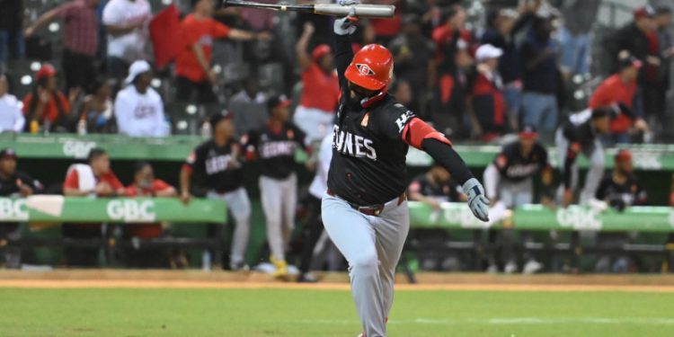 Escogido vence EO por segunda noche seguida y se coloca a un paso de la final