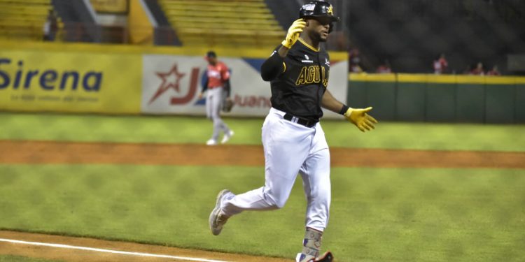 Canario la saca y las Águilas complican pase de los Leones a la Serie Final