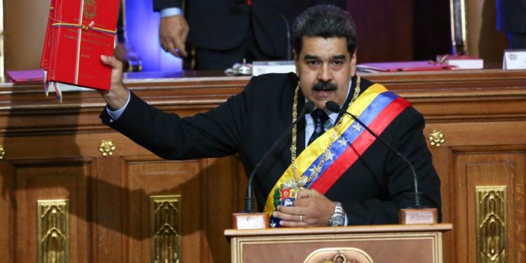 Maduro se dispone a asumir hoy un tercer mandato mientras oposición sigue luchando por la democracia