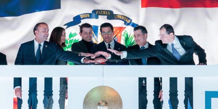 RD inaugura su stand en Fitur con la compañía de Mario Casas e Iker Casillas