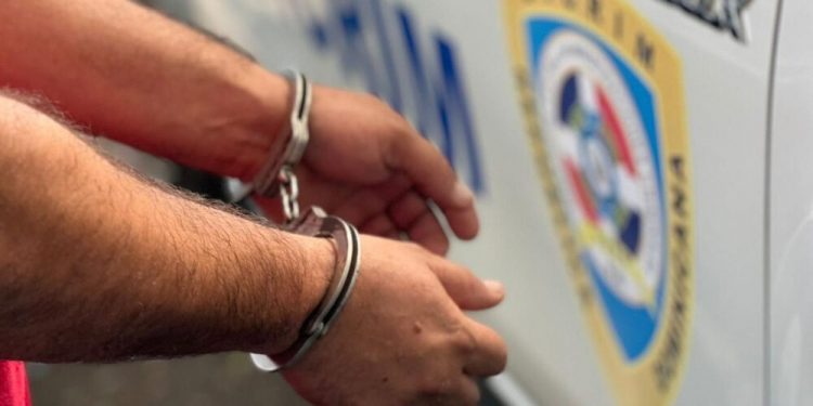 Policía captura adolescente implicado en homicidio de un joven tras intento de asalto en Santiago