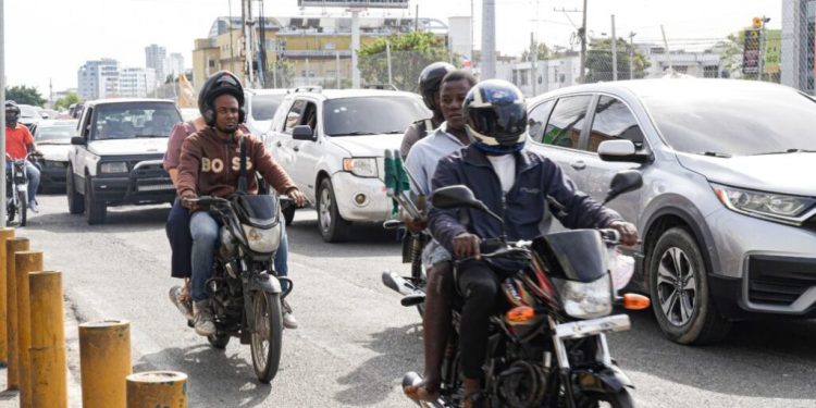 Motoristas consideran se debe limitar circulación a los que andan «delinquiendo, no a quienes trabajan honradamente ”