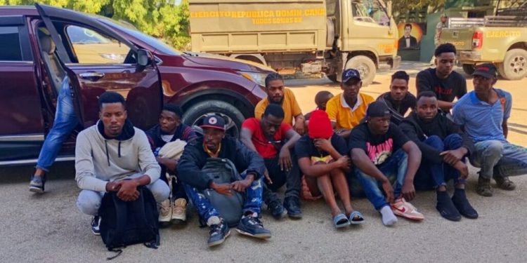 Ejército pone a disposición de la justicia a conductores detenidos por transportar haitianos indocumentados