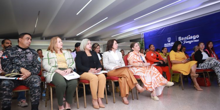 Alcaldía de Santiago y Liga Municipal Dominicana promueven valores familiares con taller “Buen Trato y Familia Saludable”