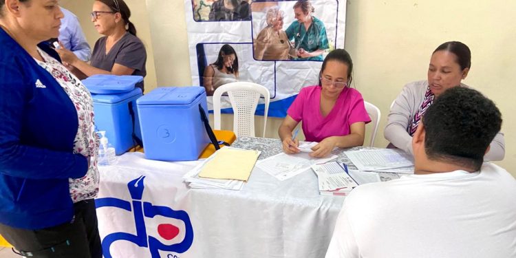 CDP Santiago y PAI desarrollan jornada de vacunación