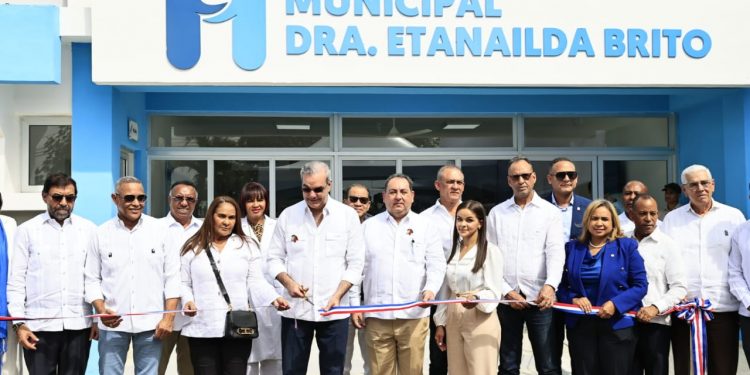 Presidente Abinader entrega ampliación de Emergencia y remozamiento general Hospital Etanailda Brito en Las Guáranas