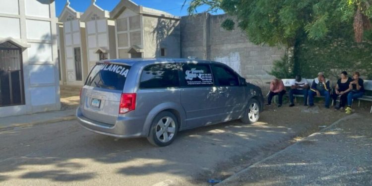 Desconocidos asesinan a dos hombres y hieren a tres personas en Santiago