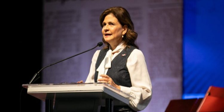 Raquel Peña resalta papel clave de los jóvenes empresarios en la transformación económica