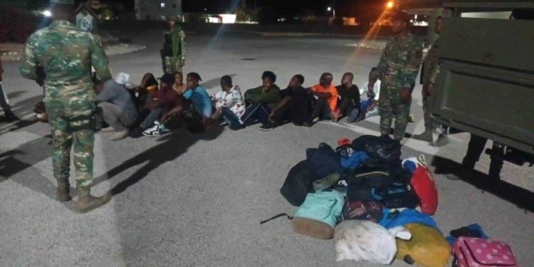 Apresan dos dominicanos acusados de operar centro ilegal de tráfico de haitianos en Pedernales