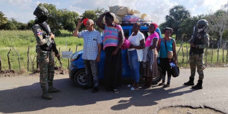 Ejército detiene a 30 haitianos indocumentados en Montecristi