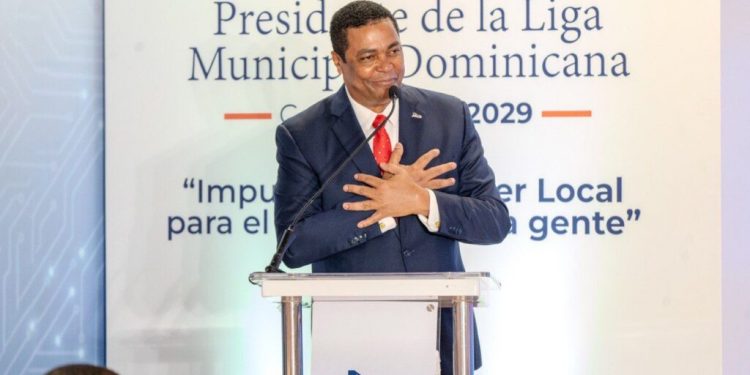 Víctor D´Aza es juramentado por segunda ocasión como presidente de la LMD
