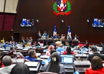 El Congreso desafía plan de austeridad de Abinader y propone crear más de 20 entidades