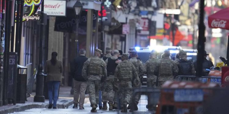 FBI dice que conductor en ataque de Nueva Orleans actuó solo, inspirado "100 %" por Estado Islámico