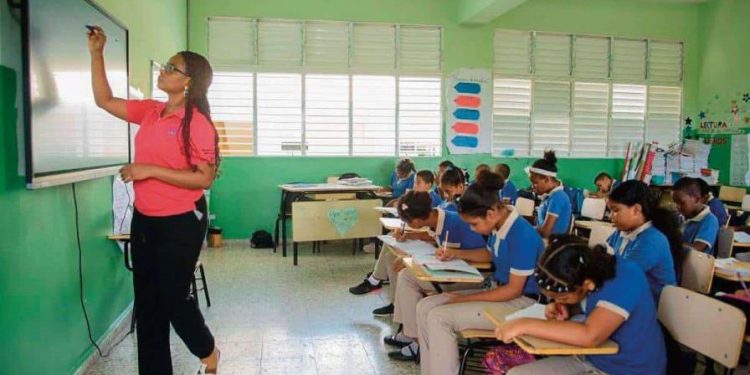 Los paros de maestros afectaron a 1.4 millones de estudiantes en el 2024-25