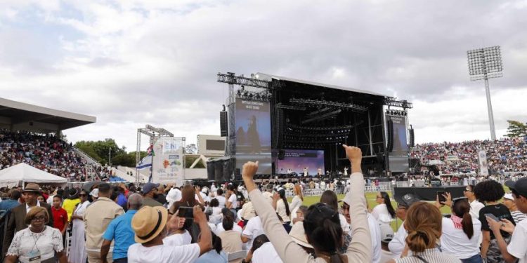 El pastor Ezequiel Molina ataca a partidos y religiones en la Batalla de la Fe
