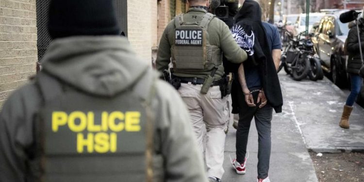 Los negocios de dominicanos desiertos tras redada migratoria en Nueva York