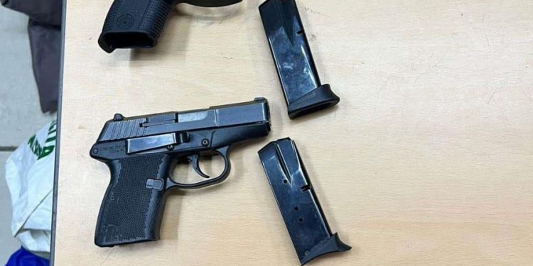 Aduanas decomisa armas en recipientes de jugo y cocoa