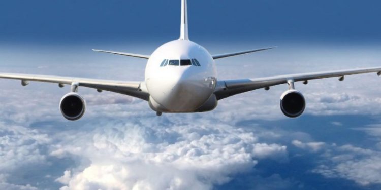 Buscan un avión desaparecido en Alaska con diez personas a bordo