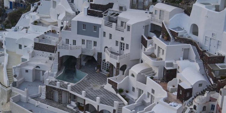 Expertos sobre temblores en Santorini: "Se está registrando una actividad sísmica un poco anómala"